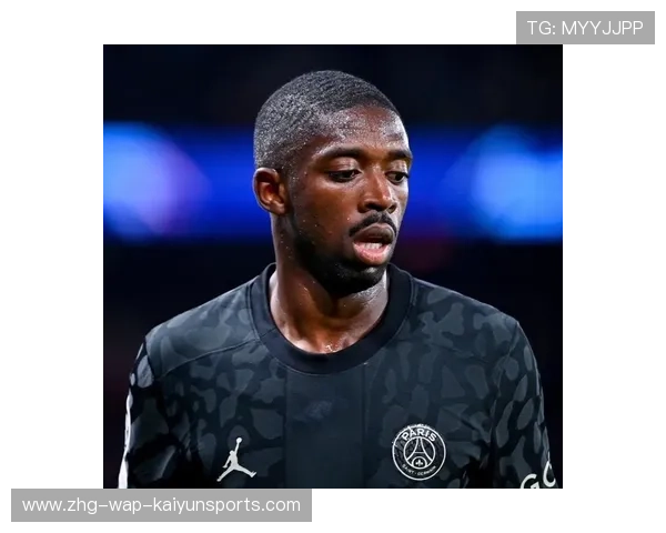 巴黎借助边线连续转移打开局面，登贝莱状态火热